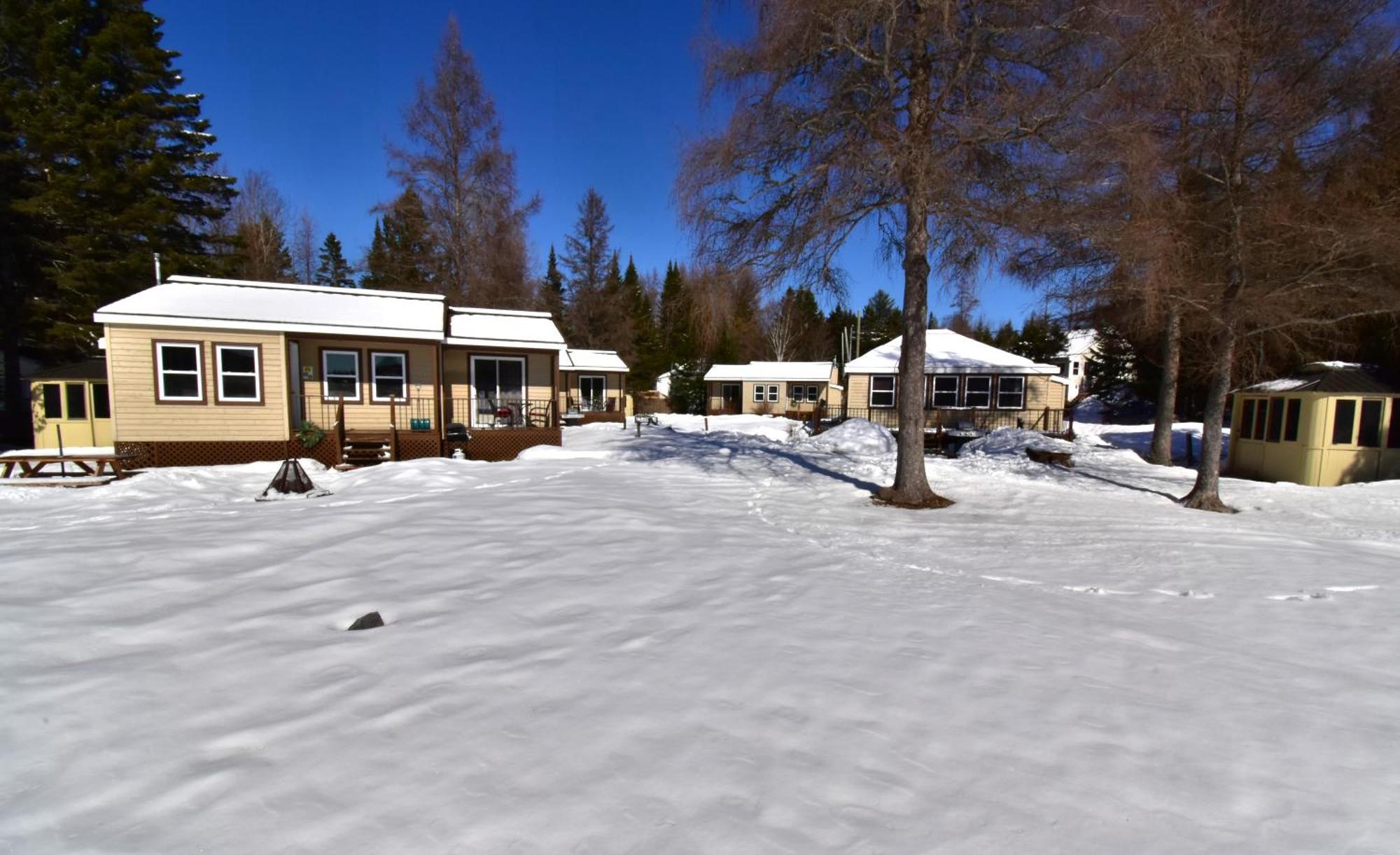 Emme Chalets Sainte-Lucie-de-Doncaster Exterior foto