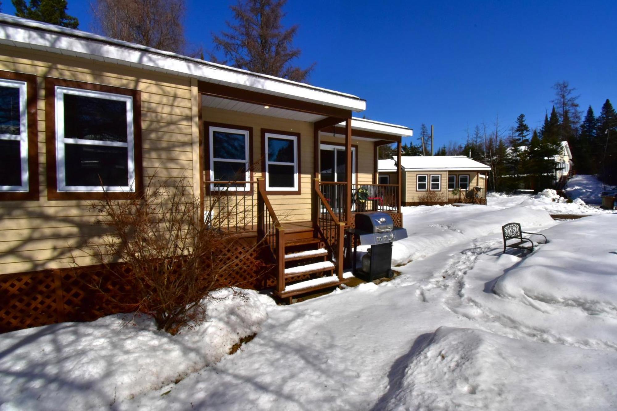 Emme Chalets Sainte-Lucie-de-Doncaster Exterior foto